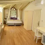 Petunya Boutique 3* イチュメレール